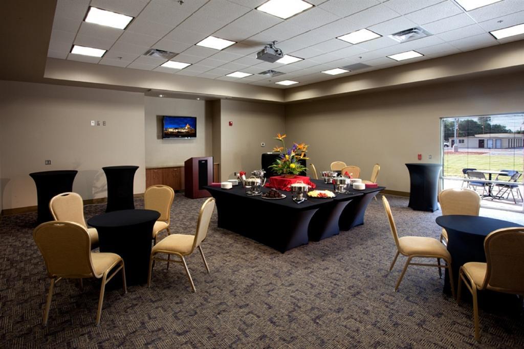 Spark By Hilton Hotel 4*