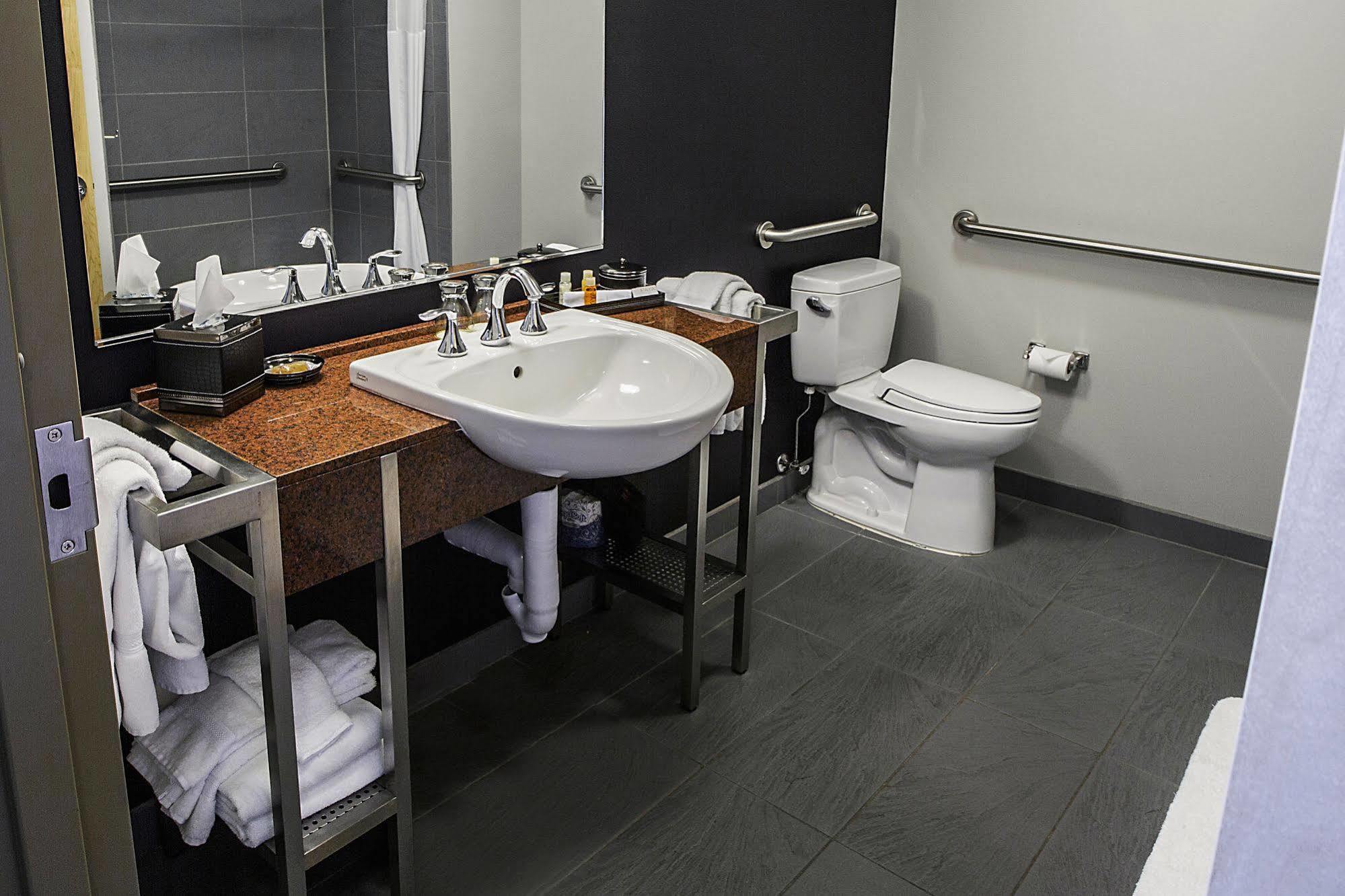 Spark By Hilton 4* Artesia